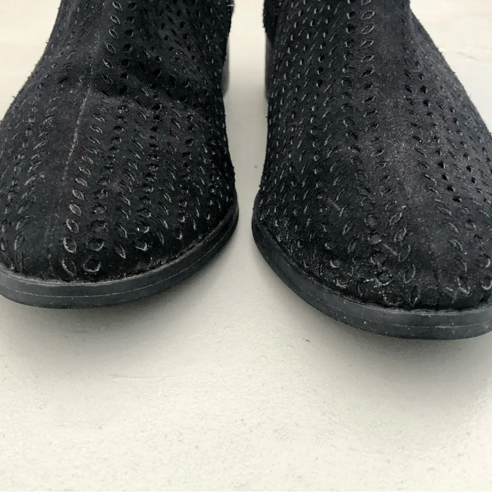 Vince Camuto Boots Girls CAPINA Booties Ankle Vegan Laser Cut Size 4M